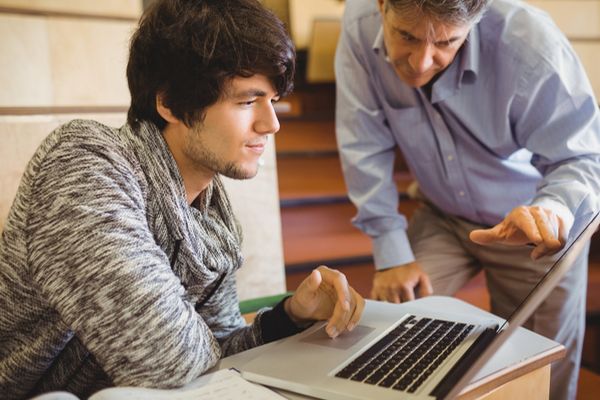 Professor helps student with the bachelor thesis